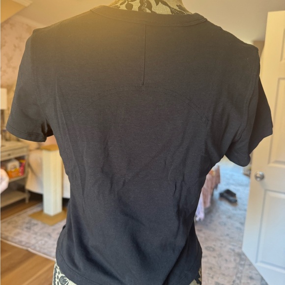 Lululemon Classic Black Women's Top - Picture 2 of 5